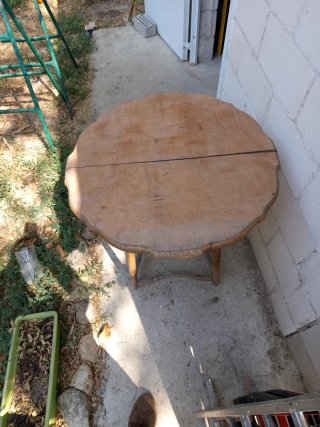 Mesa redonda de madera