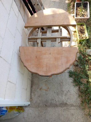 Mesa redonda de madera