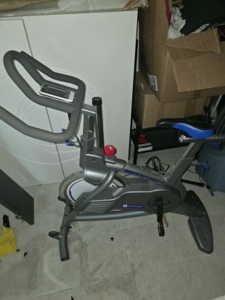 Bicicleta Estática Gris y Azul