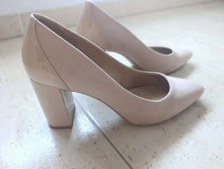 Zapatos de tacón beige