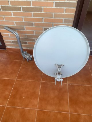 Kit Antena Parabólica Engel+ Soporte + Localizador