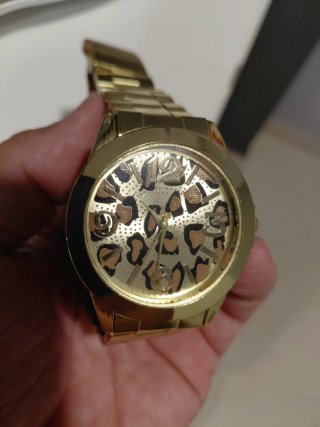 Reloj Mujer Dorado con Estampado tipo leopardo.
