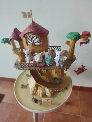 Casa árbol Sylvanian con familia Ratón