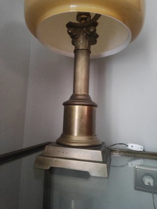 Lámpara y mesa auxiliar cristal y metal