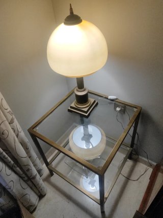 Lámpara y mesa auxiliar cristal y metal