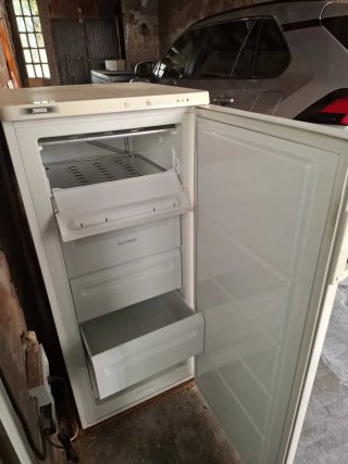Congelador vertical Zanussi