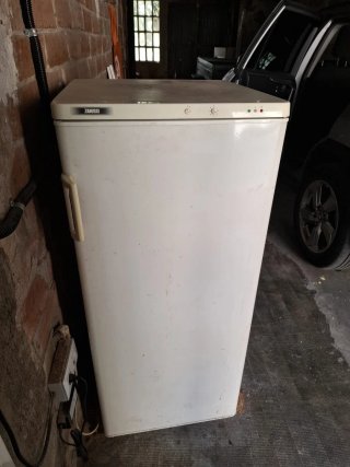 Congelador vertical Zanussi