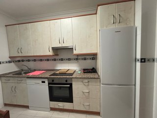 Cocina completa beige y plata