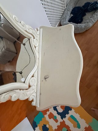 Tocador antiguo con espejo
