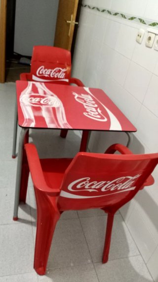Mesa y 2 Sillas Coca-Cola Rojas