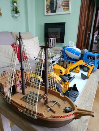 Lote Juguetes Construcción y Barco Pirata
