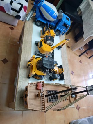 Lote Juguetes Construcción y Barco Pirata