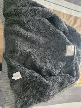 Abrigo polar gris con capucha talla S