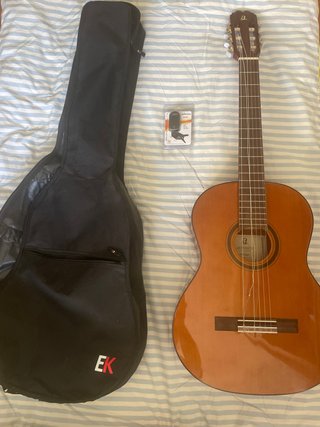 Guitarra Española Admira con Funda y Afinador
