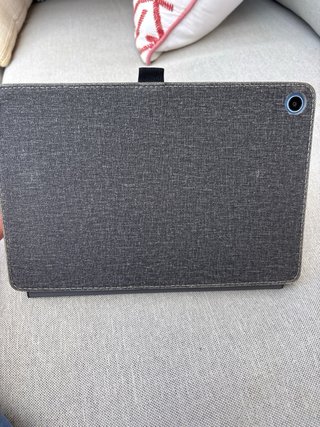 Tablet Lenovo con funda y teclado