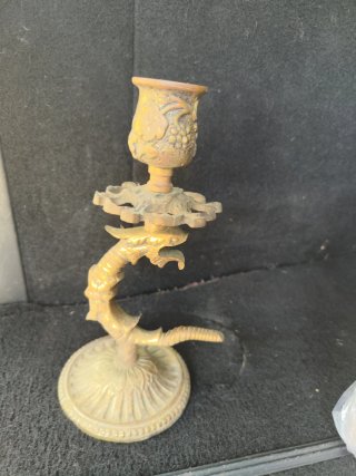 Portavela de bronce con diseño de dragón