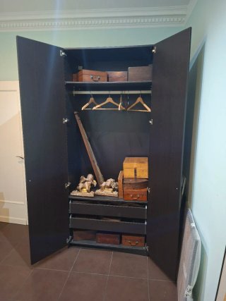 Regalo Armario IKEA 2 puertas madera oscuro.