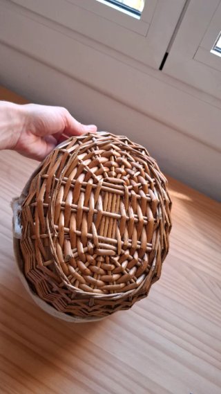 Cesta mimbre y tela beige