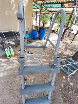 Escalera Piscina 4 Peldaños Metal/Plástico
