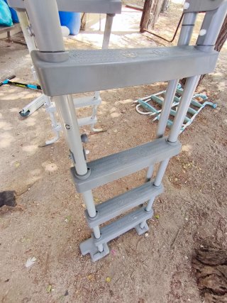 Escalera Piscina 4 Peldaños Metal/Plástico