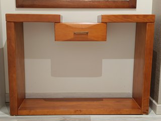 Recibidor de madera con espejo