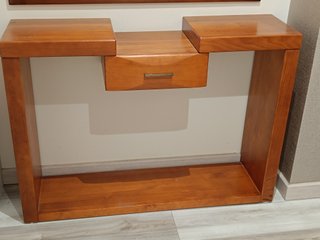 Recibidor de madera con espejo