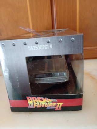 Coche Regreso al Futuro II 1:43 de Jada Diecast