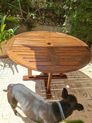 Mesa de madera redonda para exterior