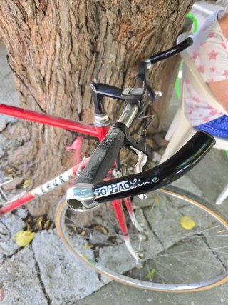 Bicicleta Zeus roja de carretera