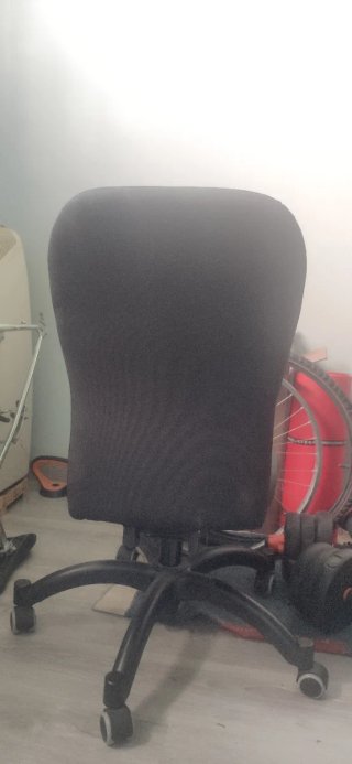 Silla de escritorio negra, en buen estado