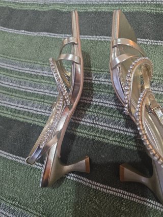 Sandalias doradas Ulanka T37