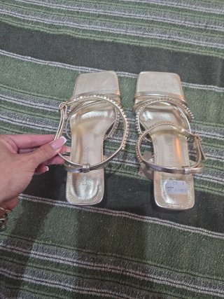 Sandalias doradas Ulanka T37