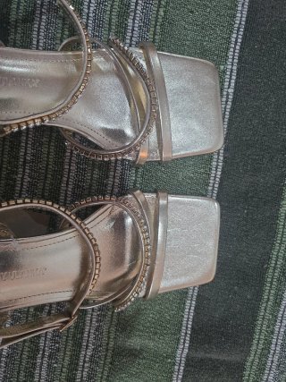 Sandalias doradas Ulanka T37