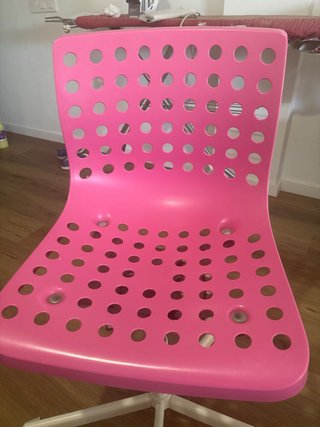 Silla de escritorio rosa con ruedas