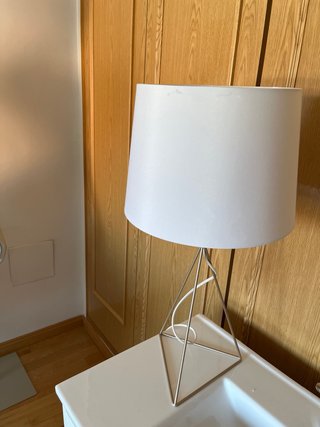 Lámpara de mesa moderna metal