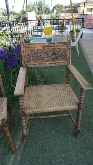 Lote Sillas madera tallada mas sillón regalo 10 €