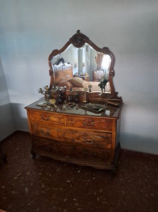 Dormitorio: Cama, Cómoda y Armario
