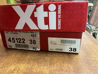Sandalias Xti Beige y Doradas