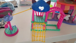 Casa de muñecas y accesorios