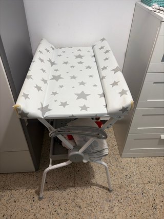 Cambiador de bebé con estrellas