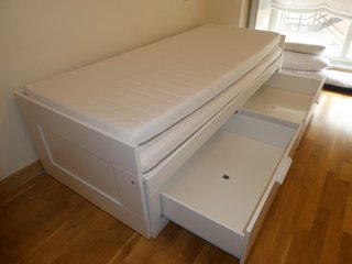Cama IKEA BRIMNES con 2 cajones y 2 colchones