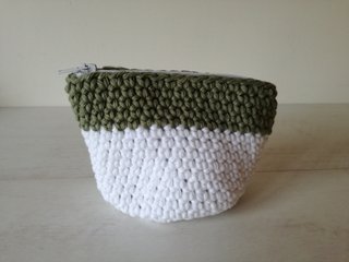 Monedero crochet verde y blanco