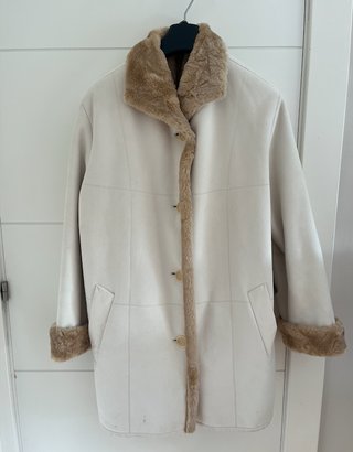 abrigo blanco y marron de fuchs schmitt