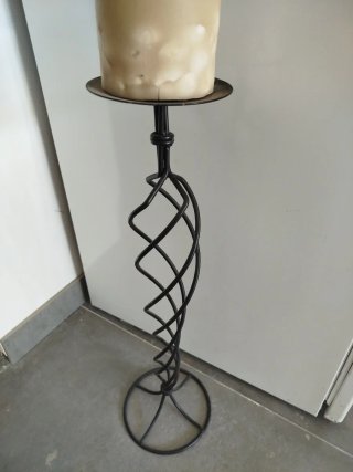 Pie de forja para vela diseño