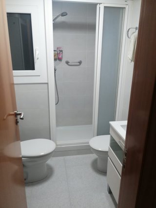 Habitación cómoda para alquilar en piso de 3 habit
