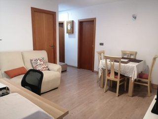 Habitación cómoda para alquilar en piso de 3 habit