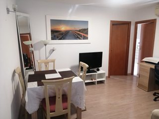 Habitación cómoda para alquilar en piso de 3 habit