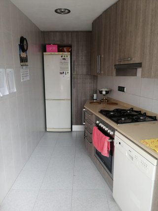 Habitación cómoda para alquilar en piso de 3 habit