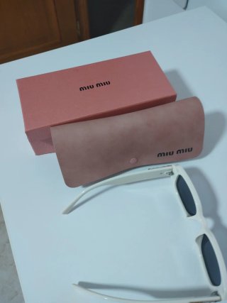 Gafas de sol Miu Miu blancas