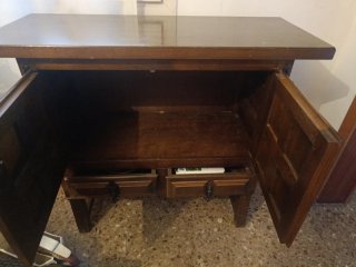 Mueble de madera antiguo para restaurar